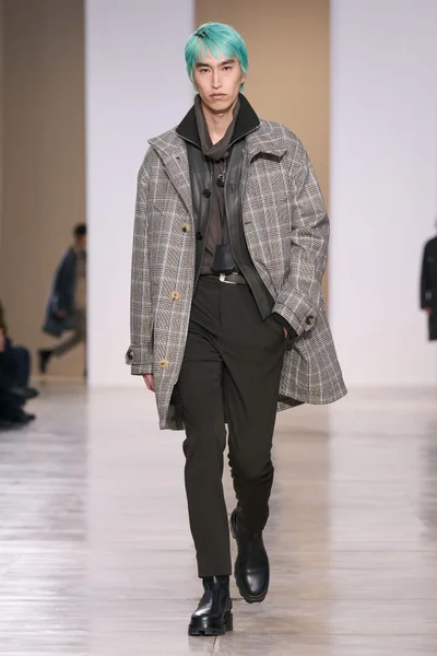 Look 18